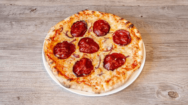06.Mexicaine : base tomate, mozzarella, emmental français, chorizo et oignons rouges.🍖🧅