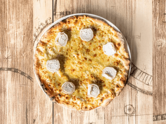 16.Chèvre crème : base crème, mozzarella, emmental français et fromage chèvre 