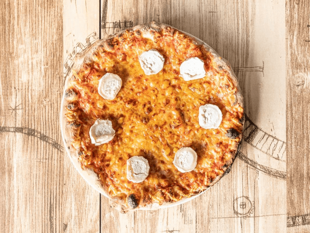08.3 Fromages : base tomate, mozzarella, emmental français et fromage de chèvre.🧀🧀🧀